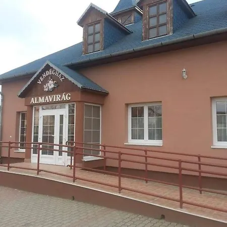 Almavirag Vendeghaz Guest house *