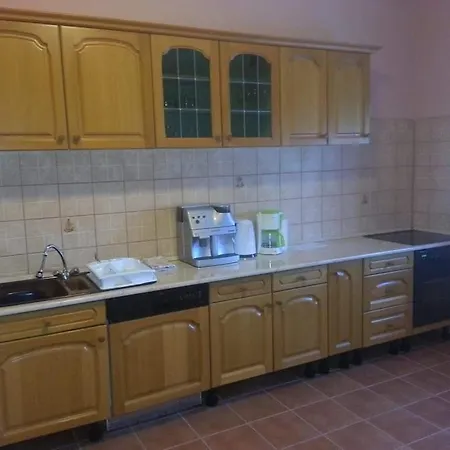 Almavirag Vendeghaz Guest house *